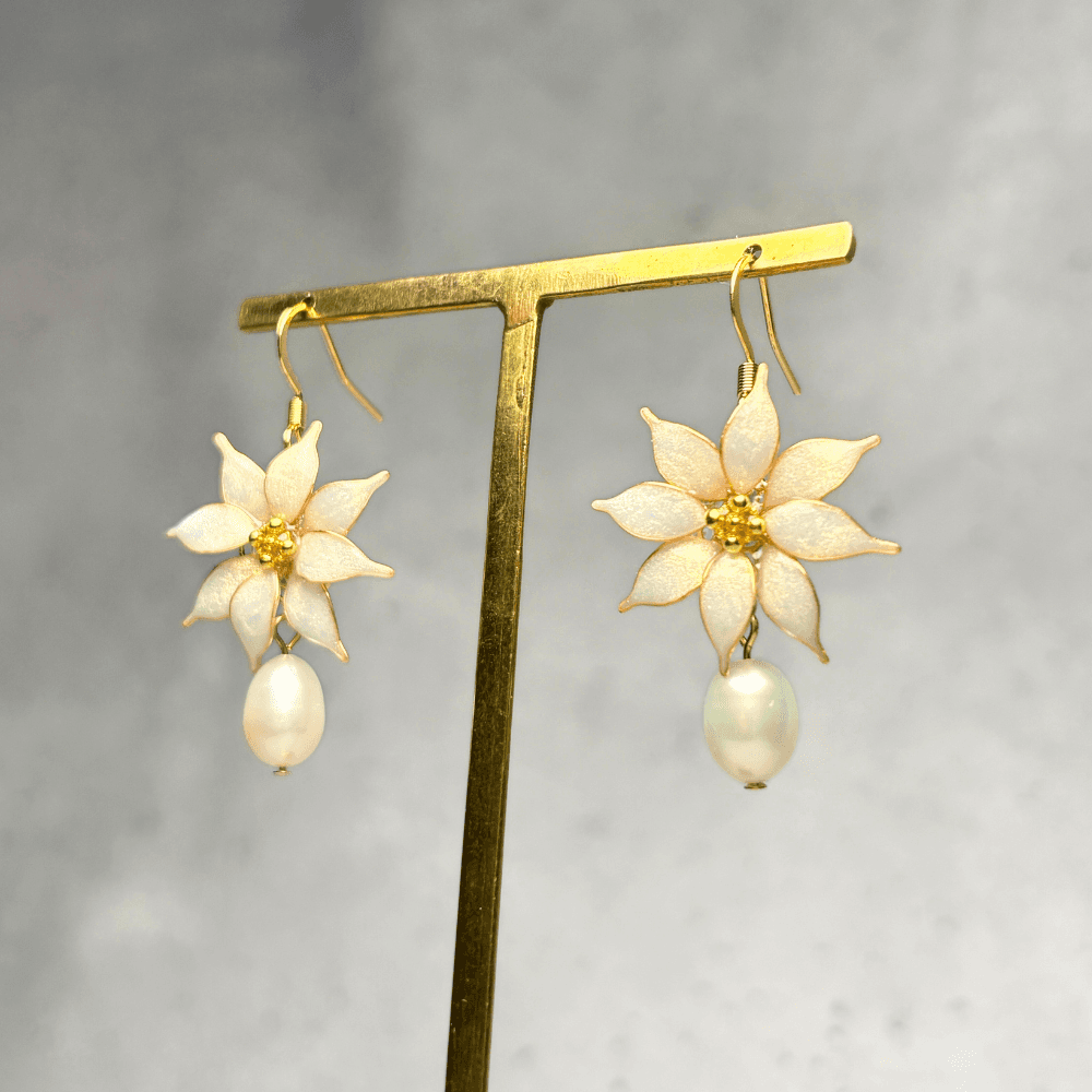 【ポインセチア】ピアス／一輪／シャンパンゴールド／クリスマス／金属アレルギー対応／サージカルステンレス／冬新作／受注生産 | 7枚目